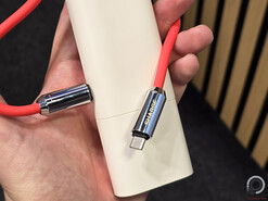 Különlegessége ennek a töltő-power bank hibridnek, hogy támogatja a BBK-s márkák gyorstöltési megoldását