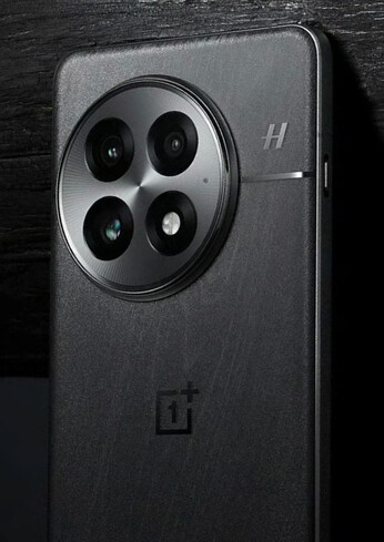 A OnePlus 13 feketében. Forrás: Weibo